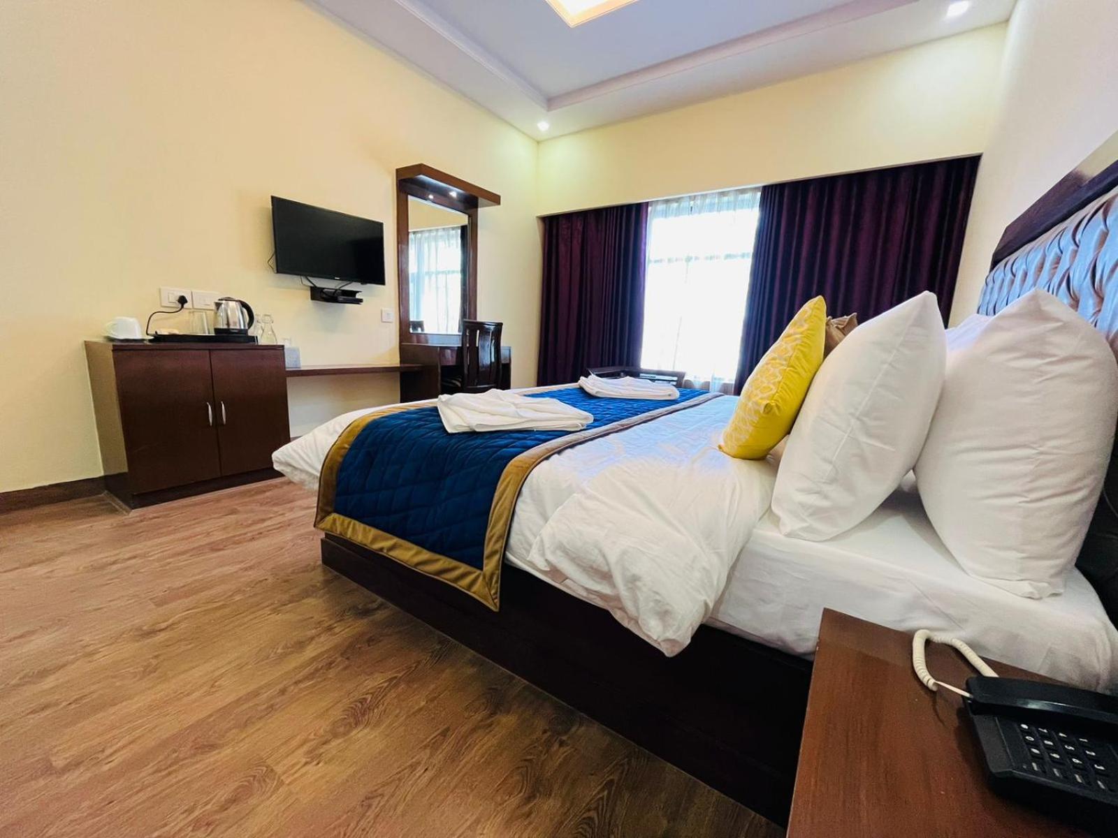 The Ashoka Inn 300Mts Walkable From Mall Road Shimla Exterior photo